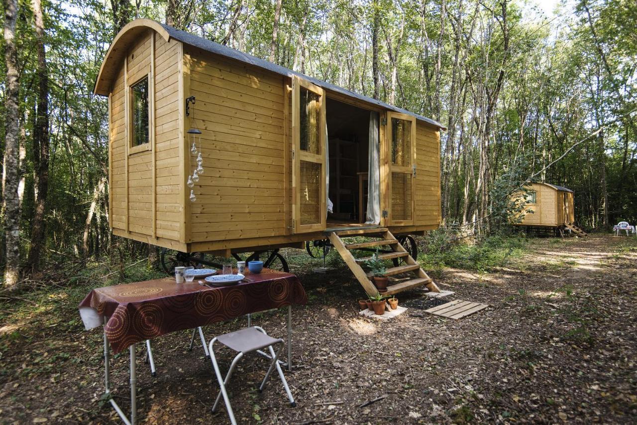 Lovely 2-Bed Shepherds Hut In A Forest Sougeres-en-Puisaye Exterior photo